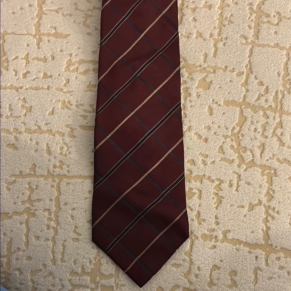 Elegant Burgundy Plaid Tie